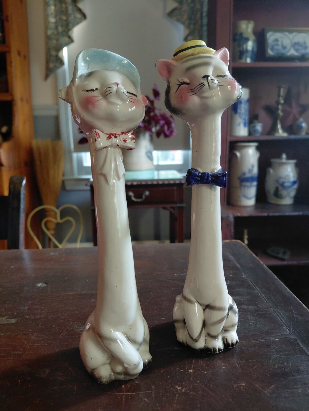 Vintage 50s long neck cat ceramin salt & pepper shakers Napco kitty cats